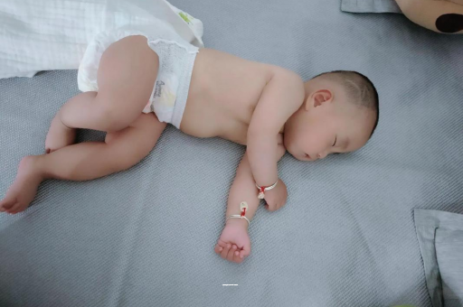 景德镇宝宝拉屎有黑色颗粒 景德镇宝宝拉屎有黑色颗粒